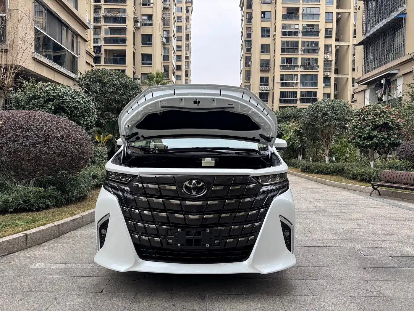 Toyota Alphard 2024 Hybrid 2.5L Ultimate Enjoyment Edition фото 16