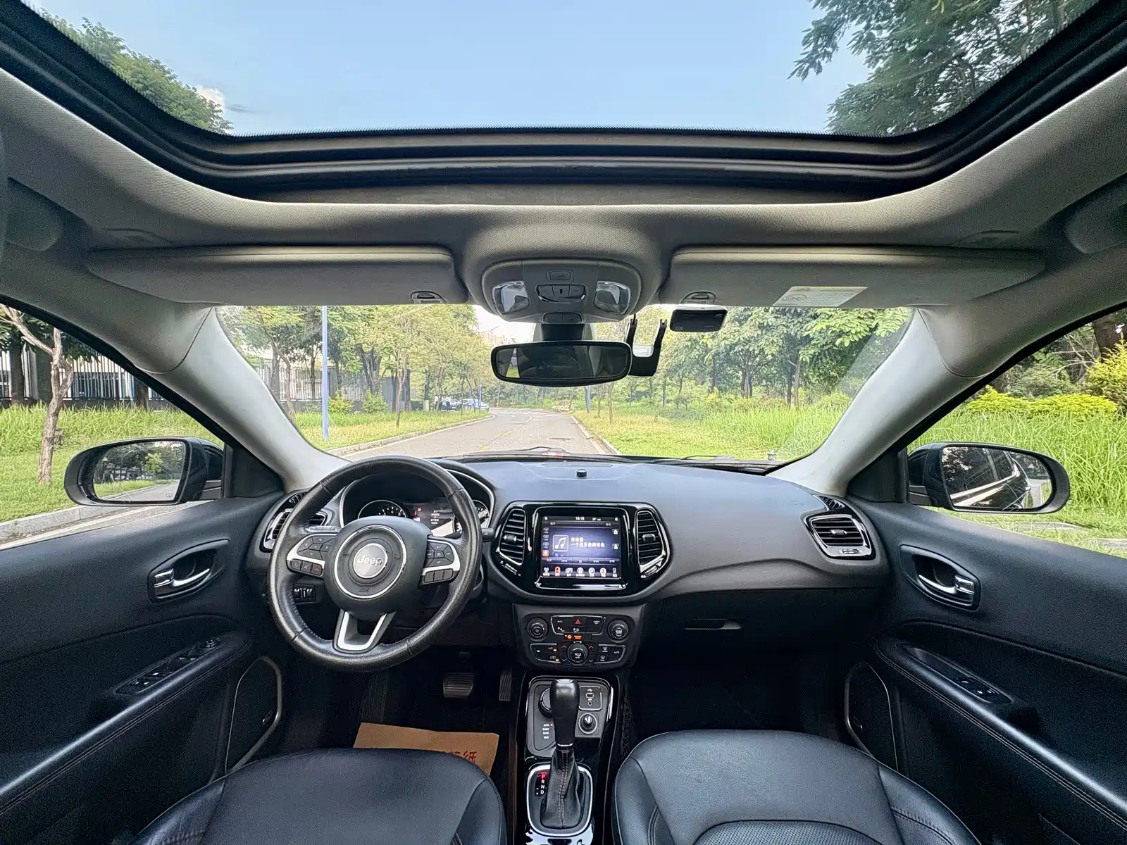 Photo 10 - Jeep Compass