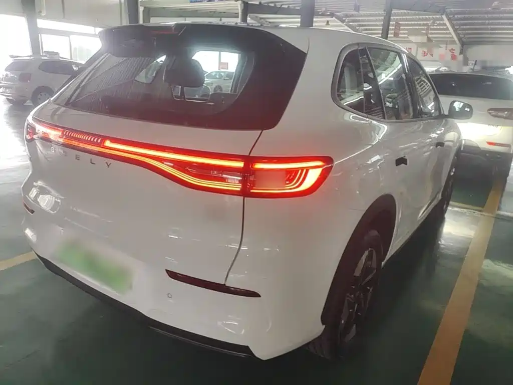 Фото 7 - Geely Galaxy Galaxy E5
