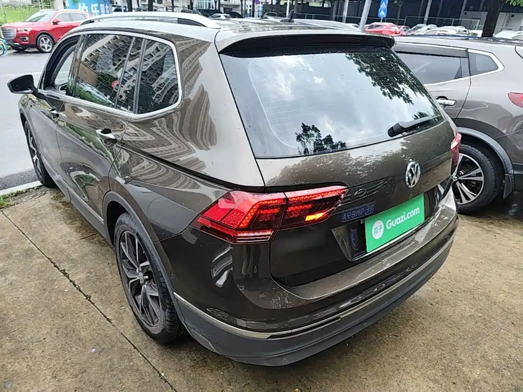 صورة 5 - Volkswagen Tiguan L