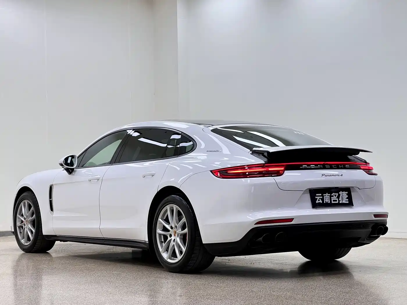 Porsche Panamera 2017 Panamera 4 Executive Long Wheelbase 3.0T фото 5