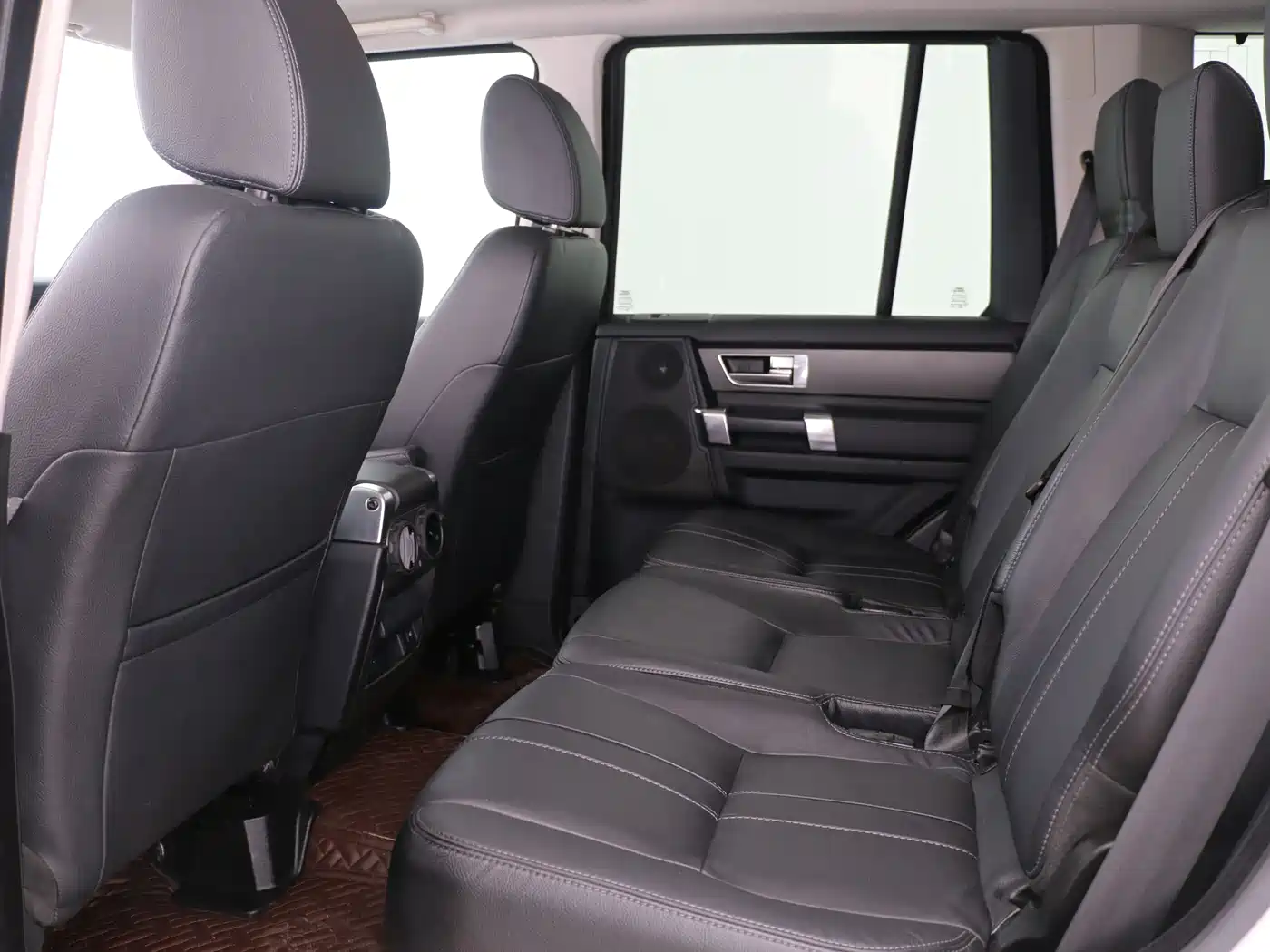 Land Rover Discovery 2015 3.0 SC V6 HSE фото 6