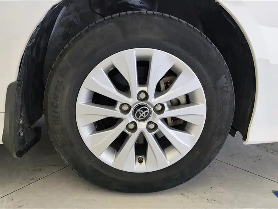 Toyota Corolla 2019 1.2T S-CVT GL Pioneer Edition фото 6