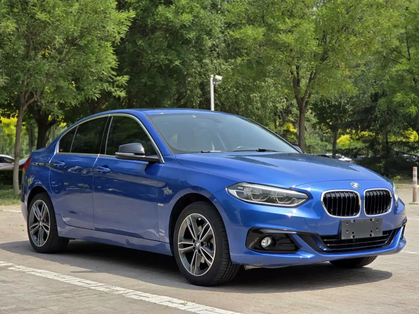 BMW 1 Series 2017 118i Sport фото 3