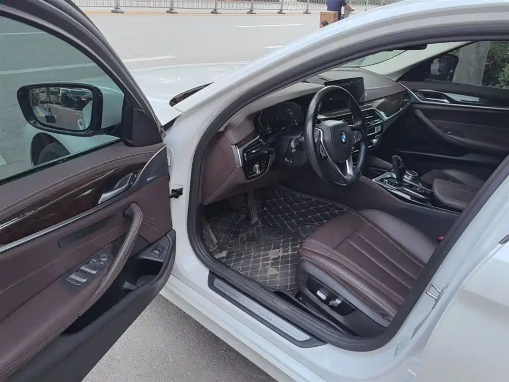 BMW 5 Series 2020 525Li Luxury Package фото 16