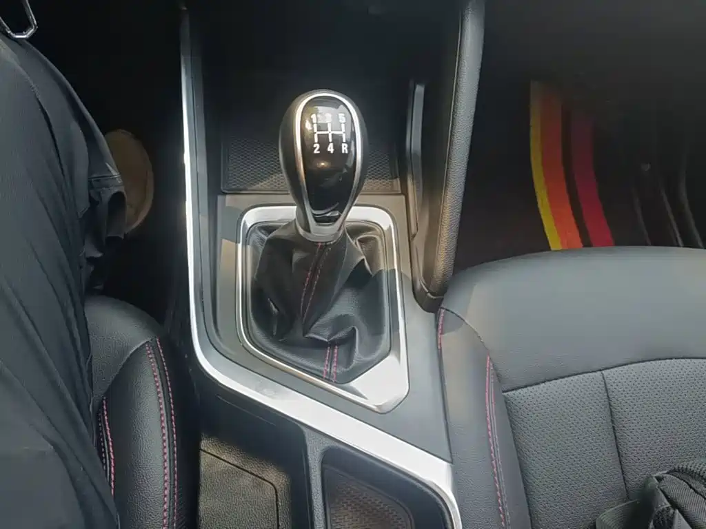 Фото 14 - Geely Vision X3