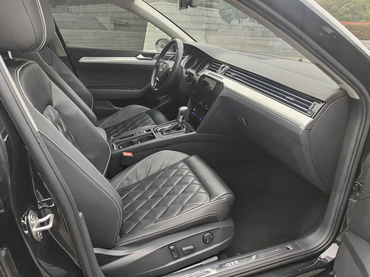 VOLKSWAGEN MAGOTAN GTE PLUG IN HYBRID