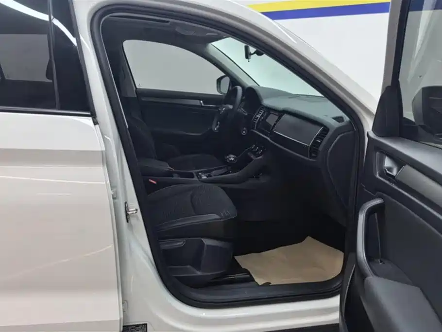 Škoda Kodiaq 2019 Facelift TSI330 5-seat 2WD Comfort China VI фото 8