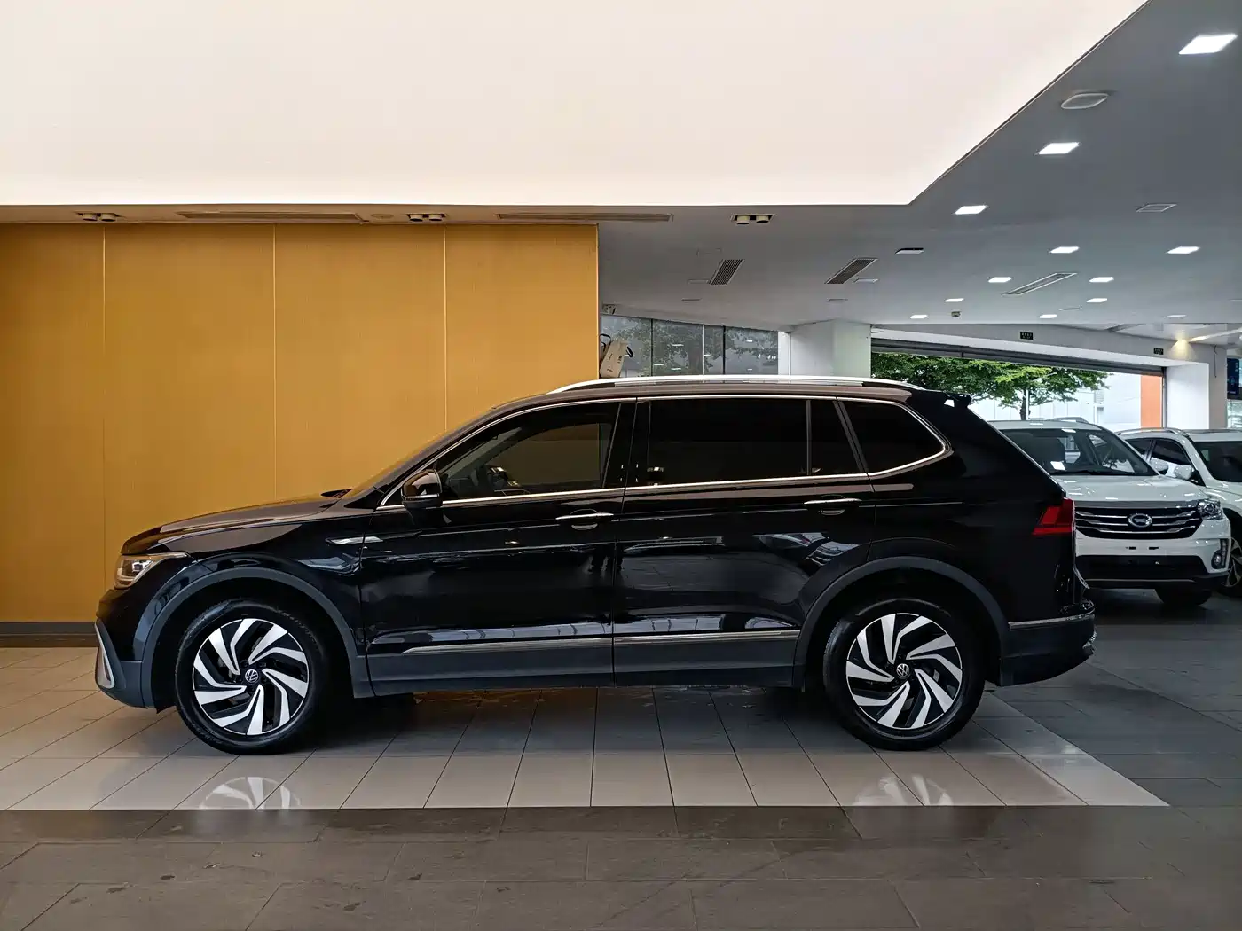 Фото 6 - Volkswagen Tiguan L