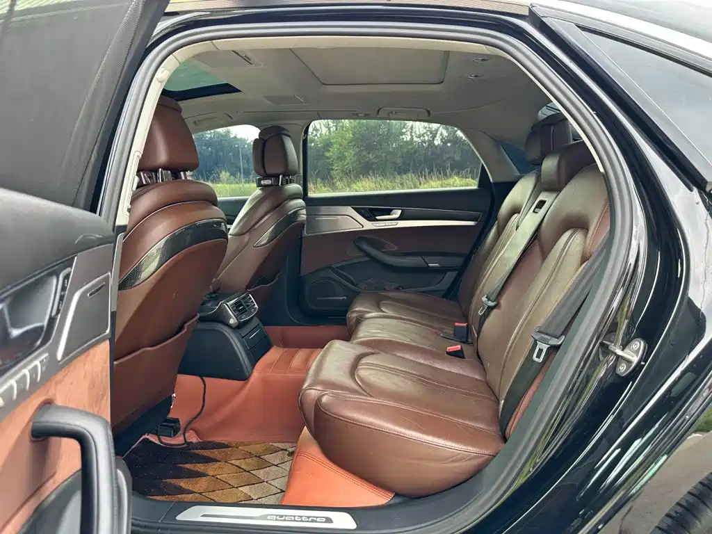 Фото 9 - Audi A8