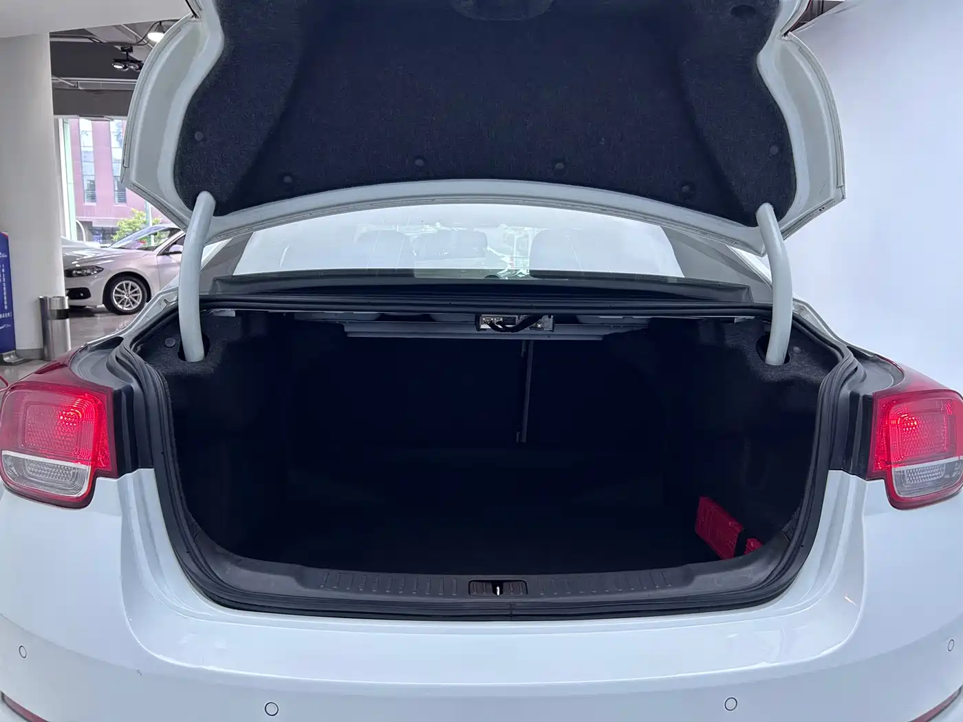 Chevrolet Malibu 2012 2.0L Automatic Comfort Edition фото 22