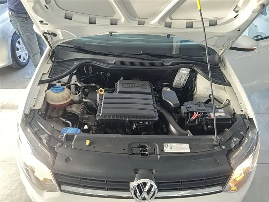 Volkswagen Polo 2016 1.4L Manual Trend фото 16