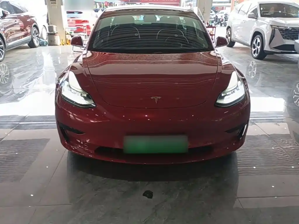 Фото 3 - Tesla Model 3