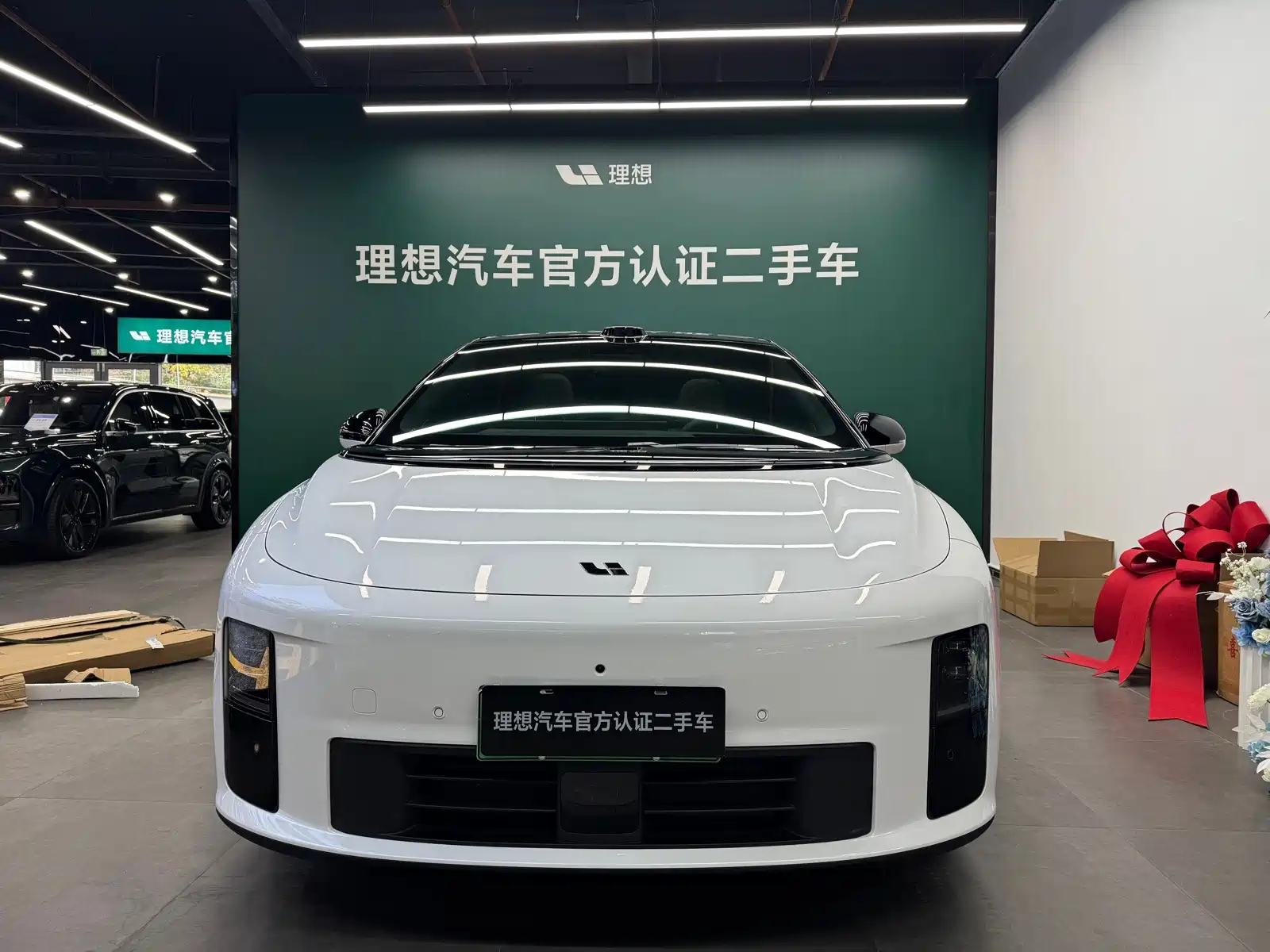 Photo 3 - Li Auto i6