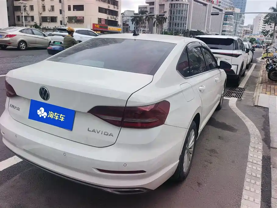 Volkswagen Lavida 2021 1.5L Auto Comfort Edition фото 3