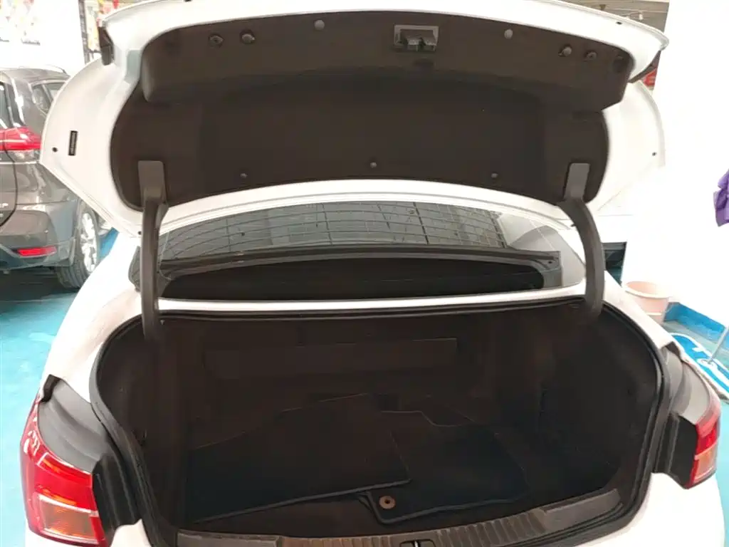 Buick Verano 2015 Sedan 20T Dual-clutch Leading фото 19