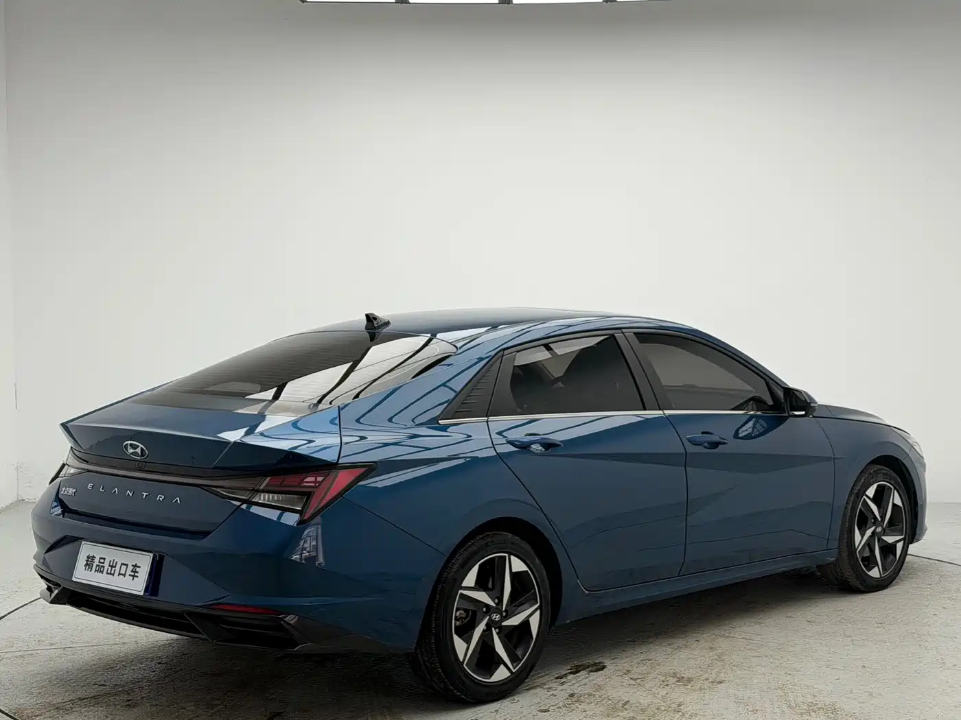 Hyundai Elantra 2022 1.5L CVT LUX Premium Edition фото 4