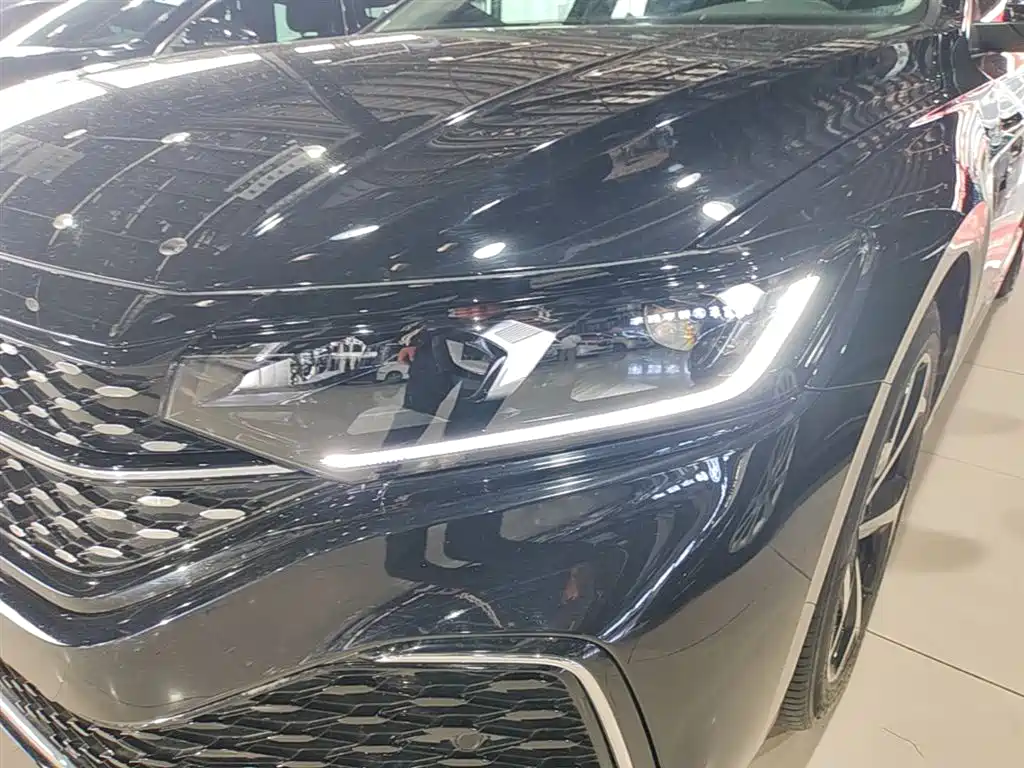 Volkswagen Passat 2023 330TSI Starlight Elite Edition фото 24