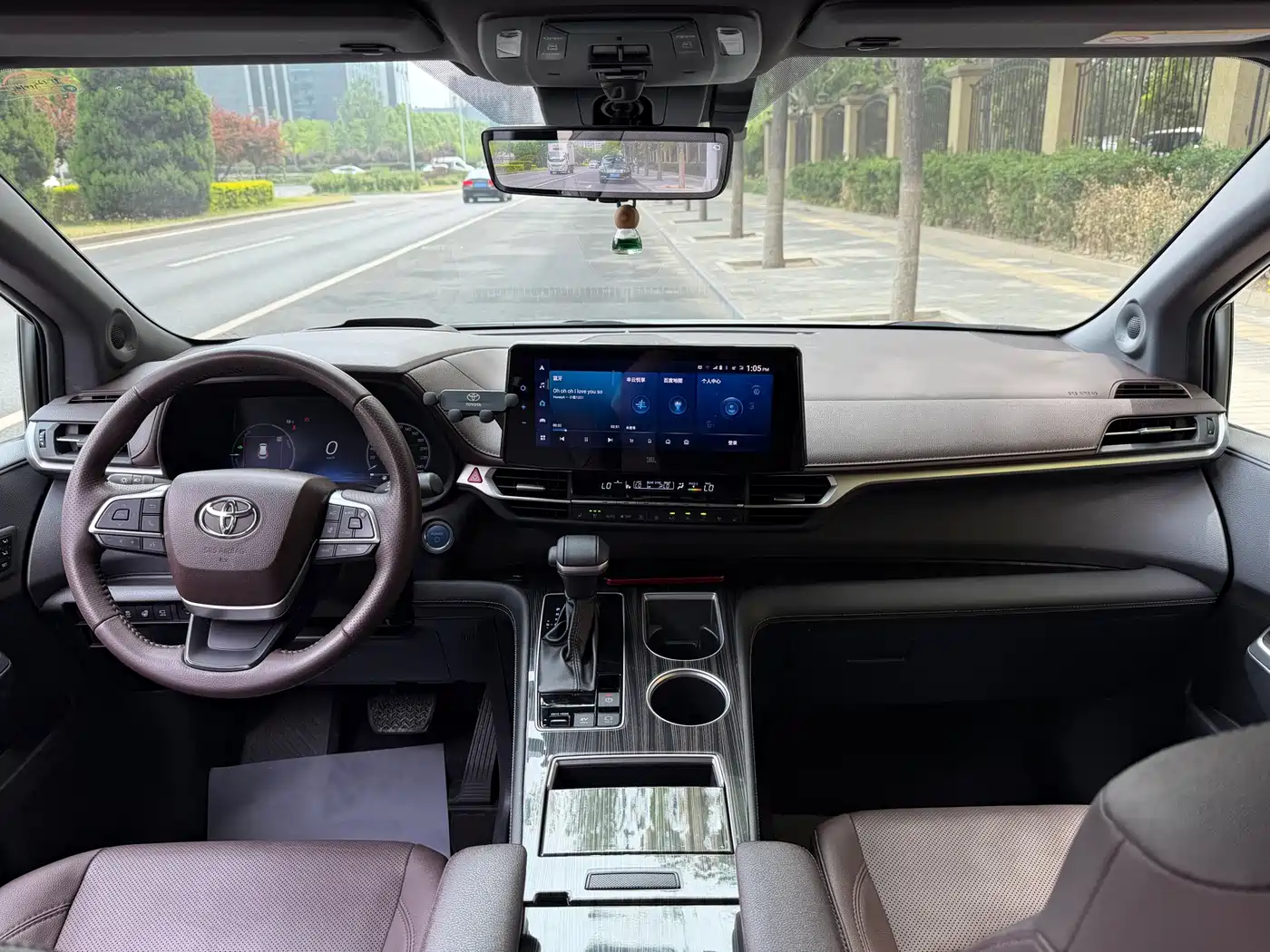 Toyota Sienna 2021 2.5L Hybrid Platinum Edition фото 10