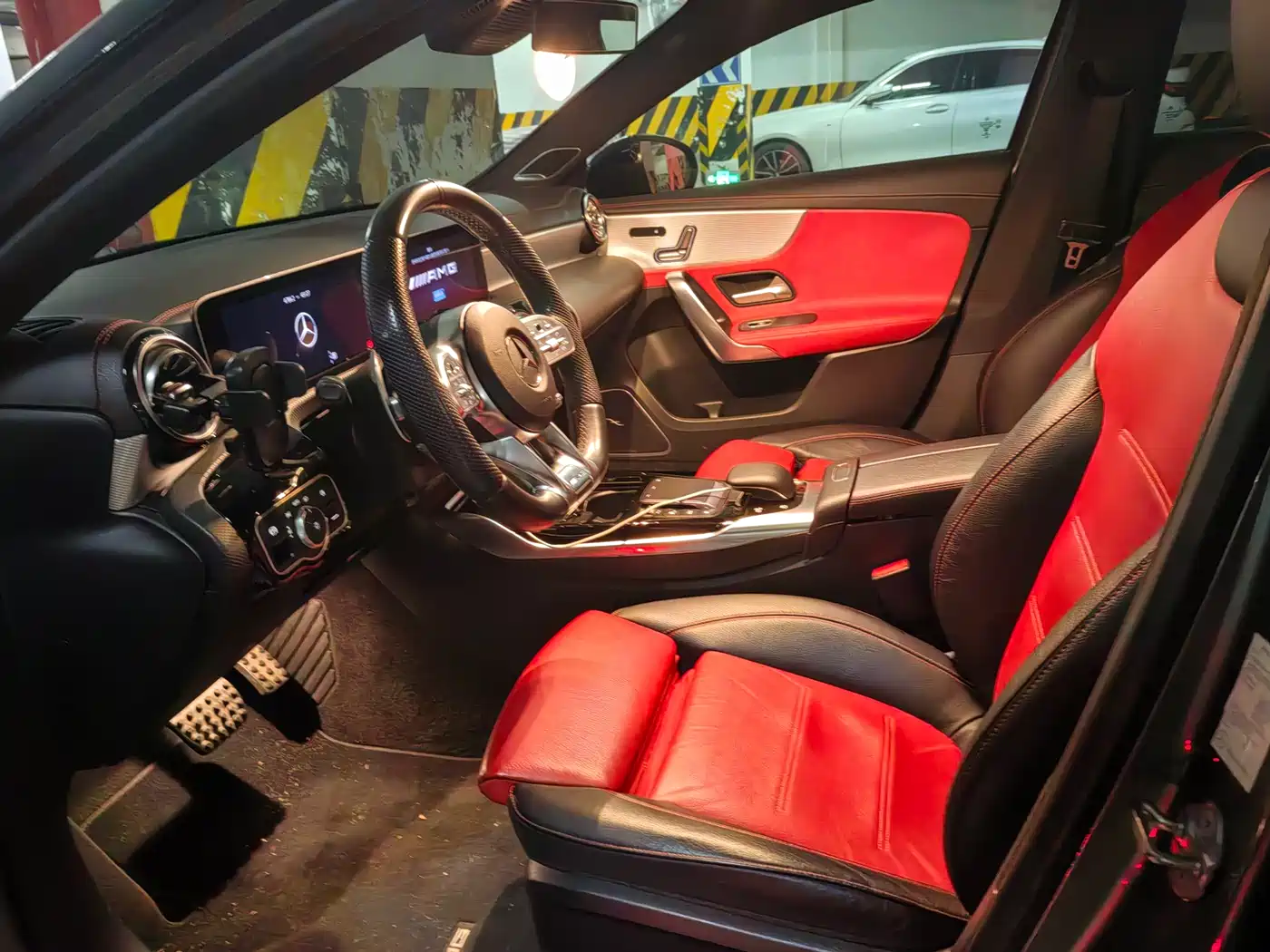 Mercedes-Benz A-Class AMG 2019 AMG A 35 L 4MATIC фото 11