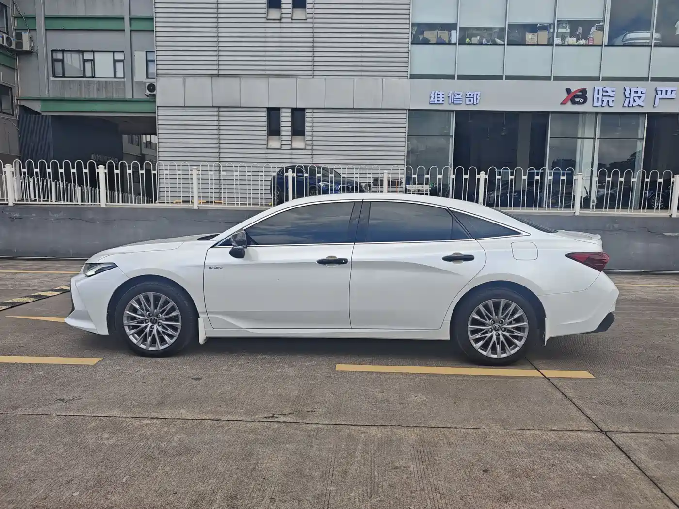 Toyota Avalon 2024 Model Hybrid 2.5L XLE Prestige Edition фото 5
