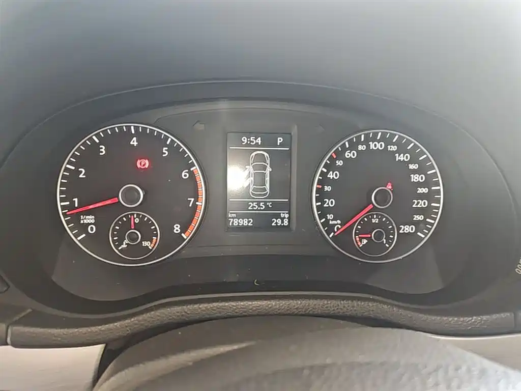 Volkswagen Passat 2015 1.8TSI DSG Honor Edition фото 12