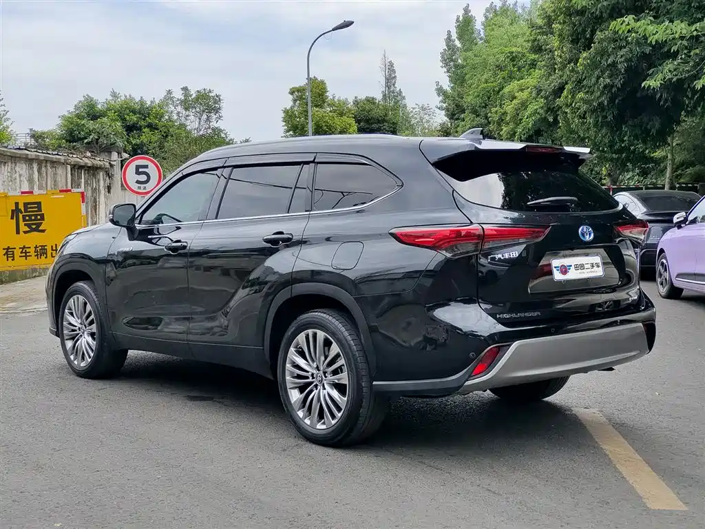 Toyota Highlander 2022 Model Dual Engine 2.5L 4WD Premium Edition 7-Seater фото 4