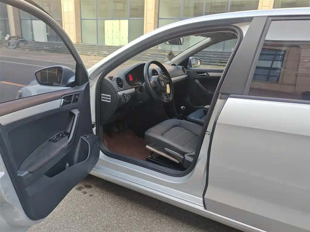 Фото 10 - Volkswagen Jetta