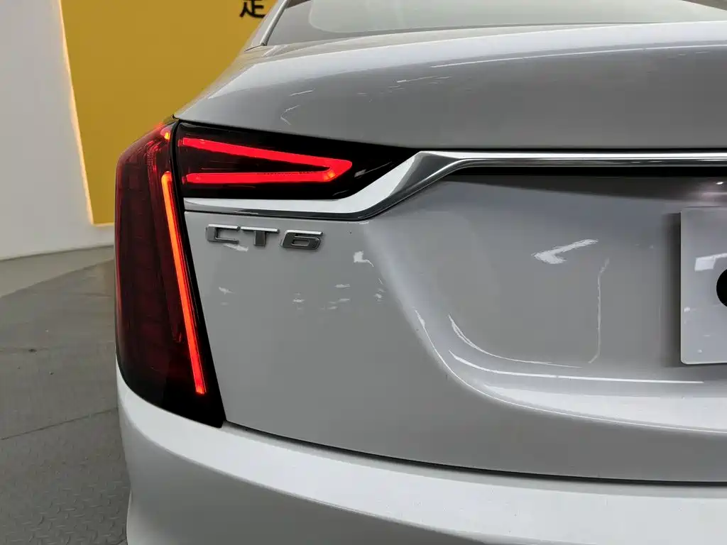 Фото 12 - Cadillac CT6