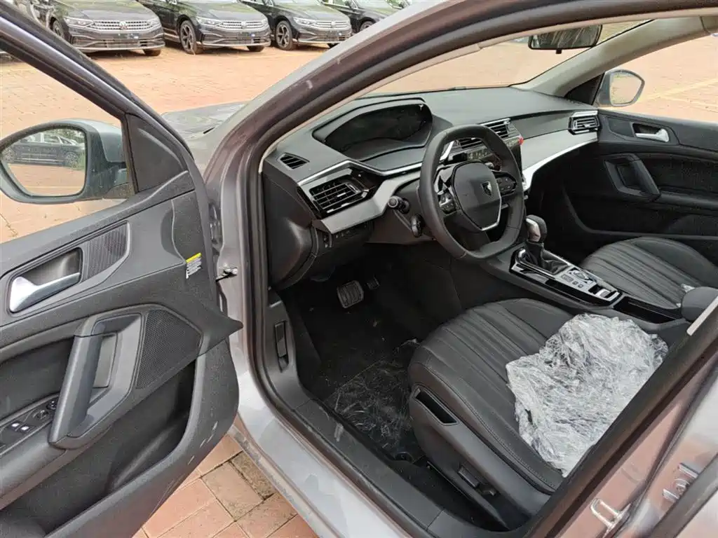 Peugeot 408 2024 360THP Dá Dá Edition Latour фото 16