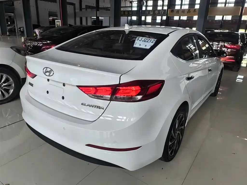 Hyundai Elantra 2019 1.5L CVT Smart Elite фото 7