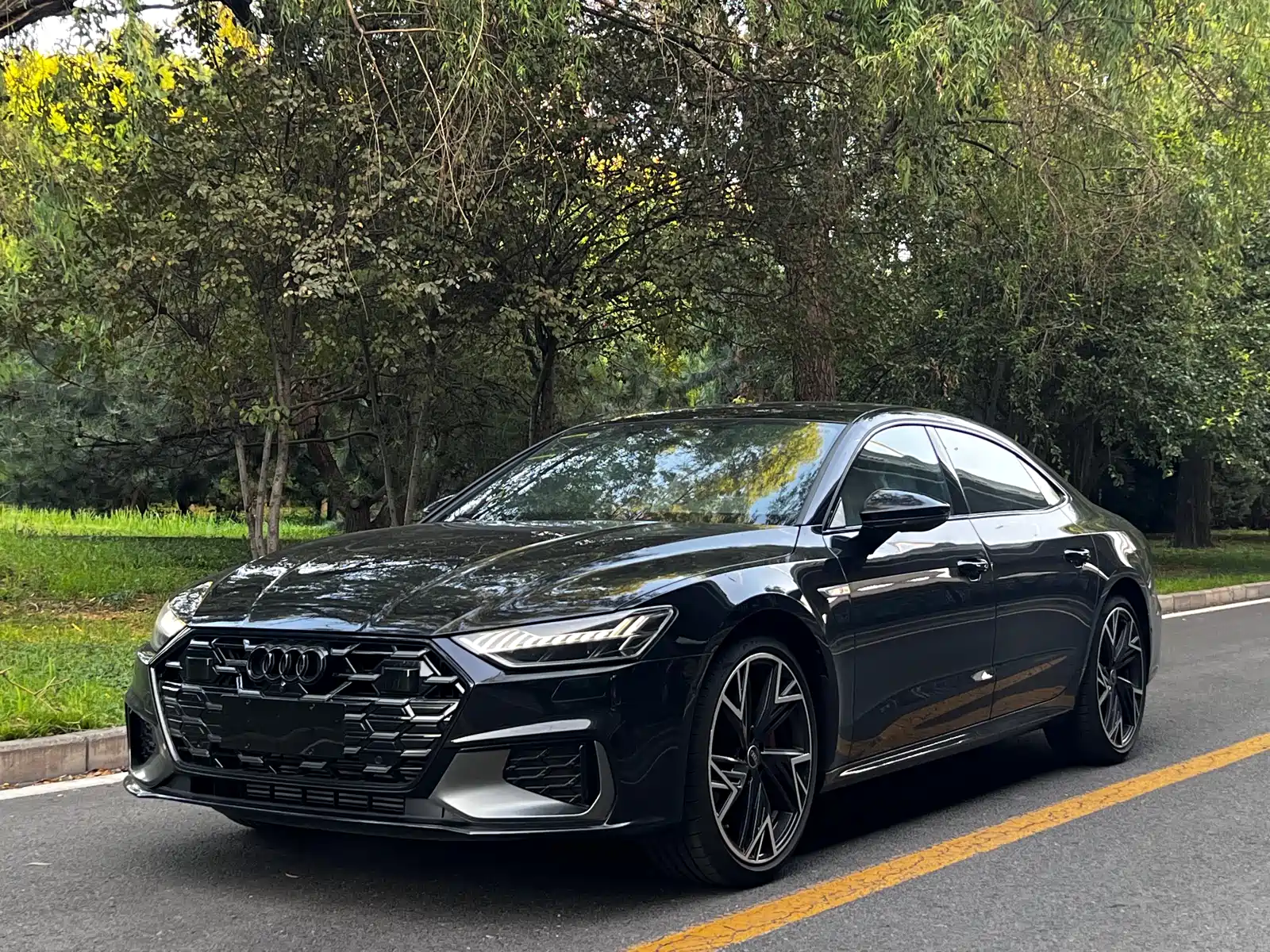 Фото 1 - Audi A7L
