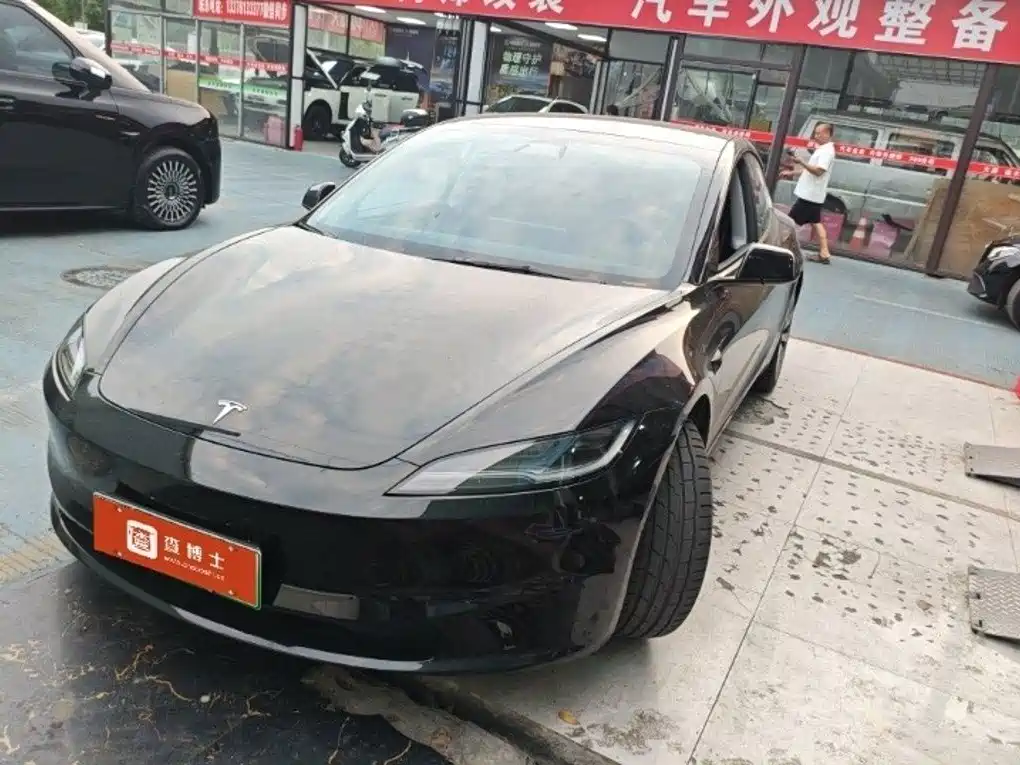 Фото 1 - Tesla Model 3