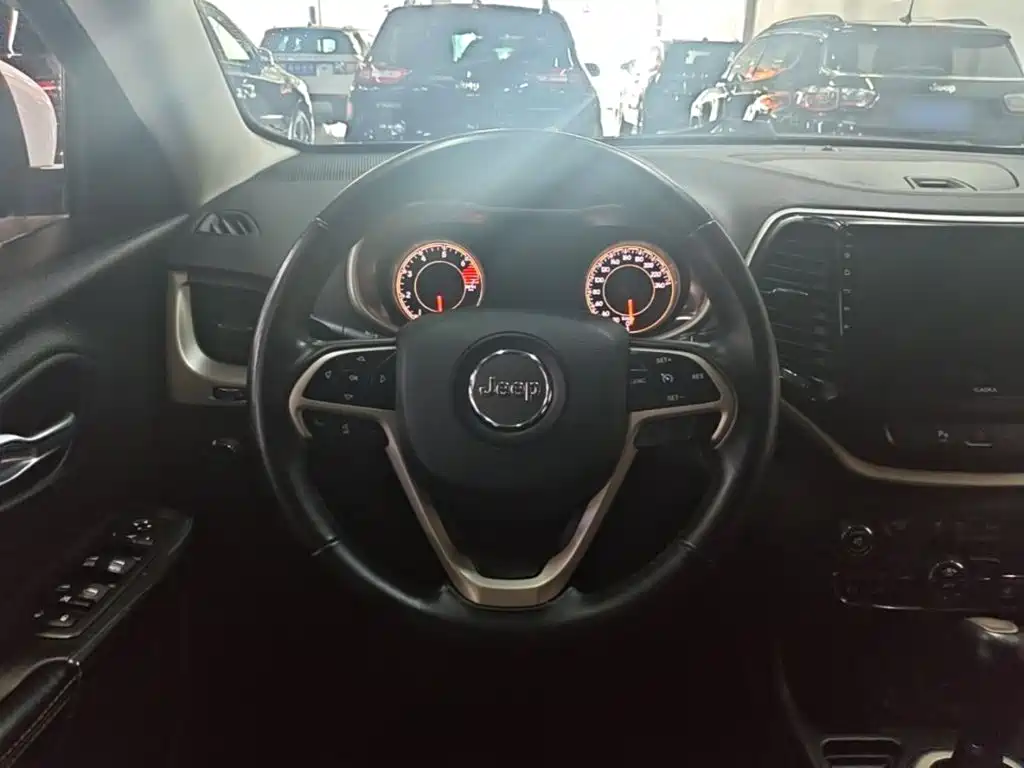 Jeep Cherokee 2018 2017 2.4L Leading Smart Edition