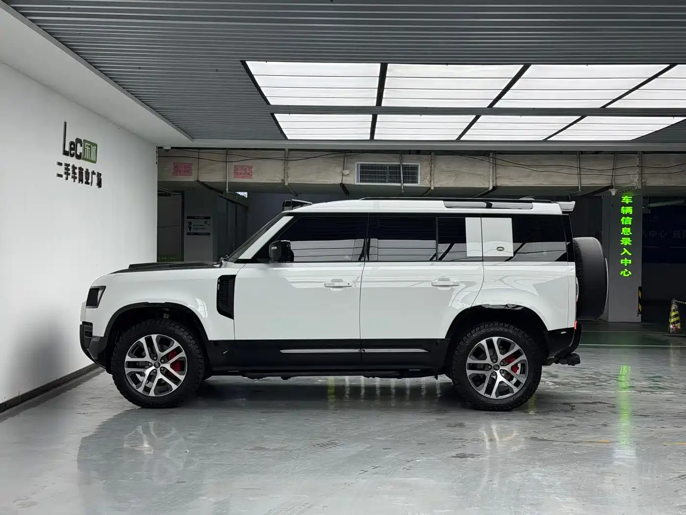 Land Rover Defender 2025 2025 110 3.0T P400 -Dynamic HSE