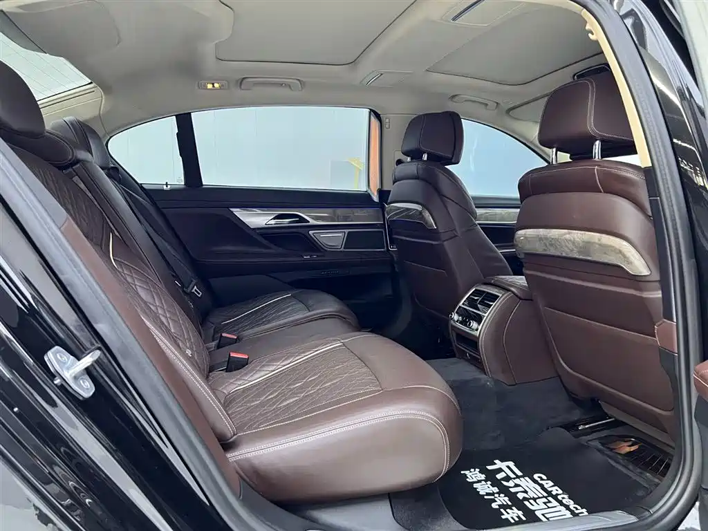 BMW 7 Series 2019 740Li Leading Luxury Package фото 19