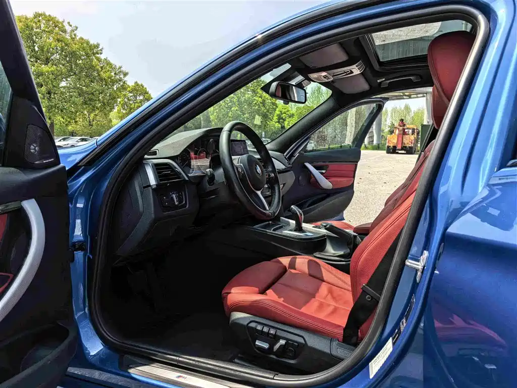 BMW 3 Series 2016 328i M Sport фото 14