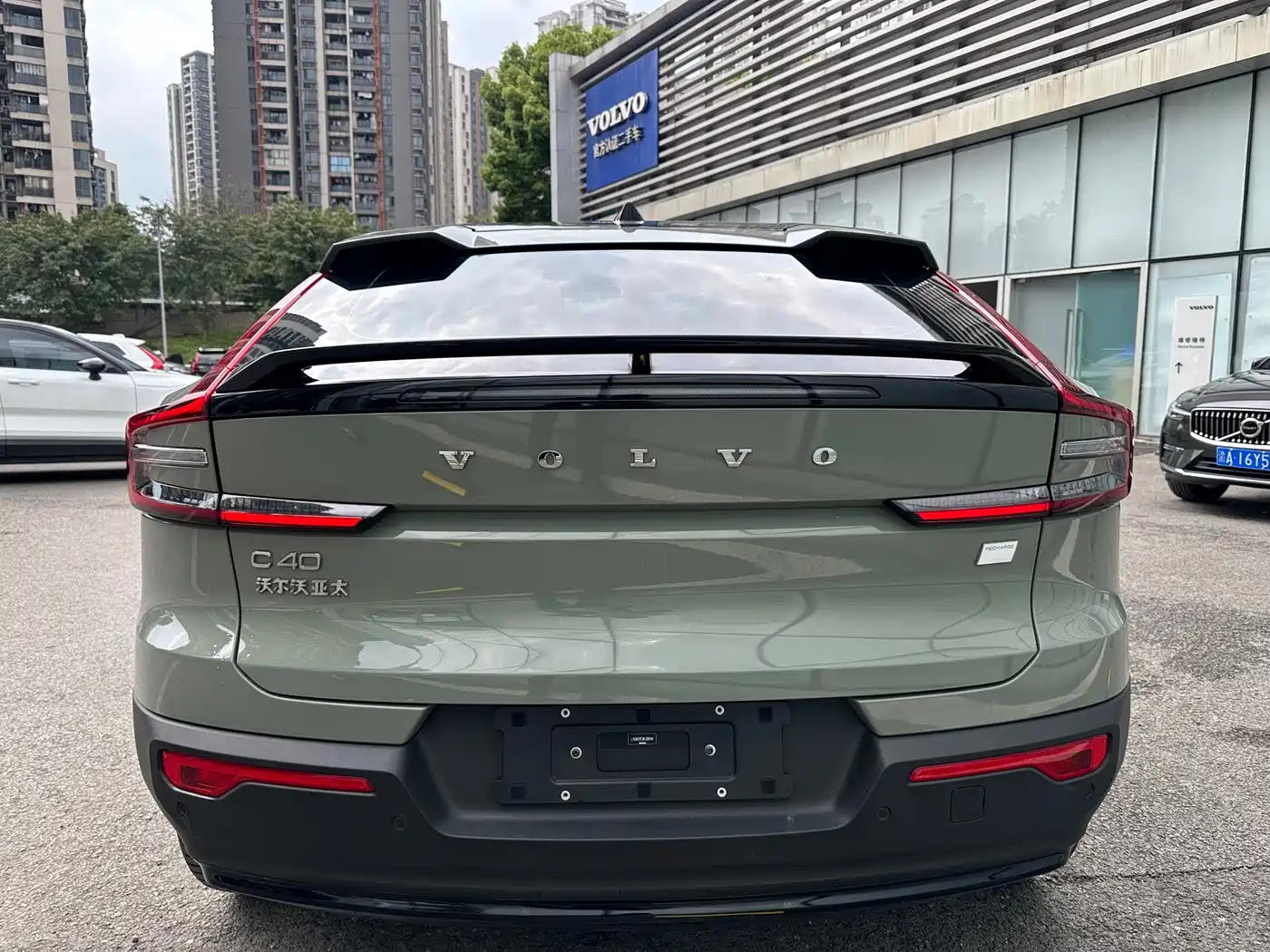 VOLVO C40