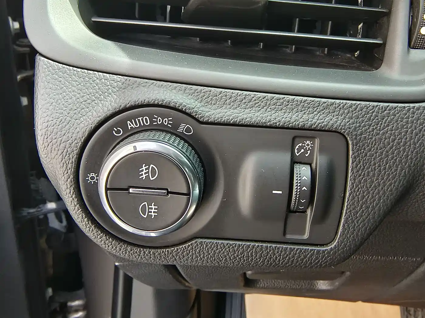 Buick Envision Plus 2016 28T All-Wheel Drive Ultimate Sport Flagship фото 16
