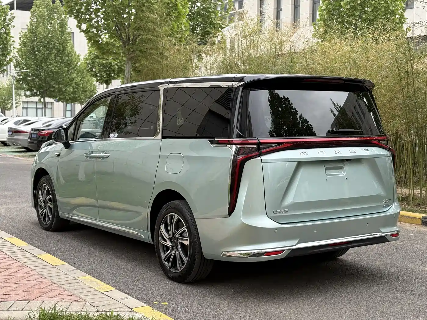 SAIC Maxus Dajia 9 2024 Super Hybrid Long Range Forest Edition 7-Seater фото 6