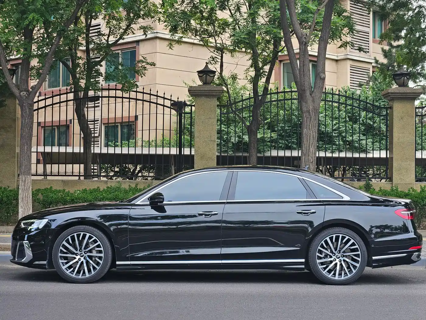 Audi A8 2023 A8L 55 TFSI quattro Flagship фото 2