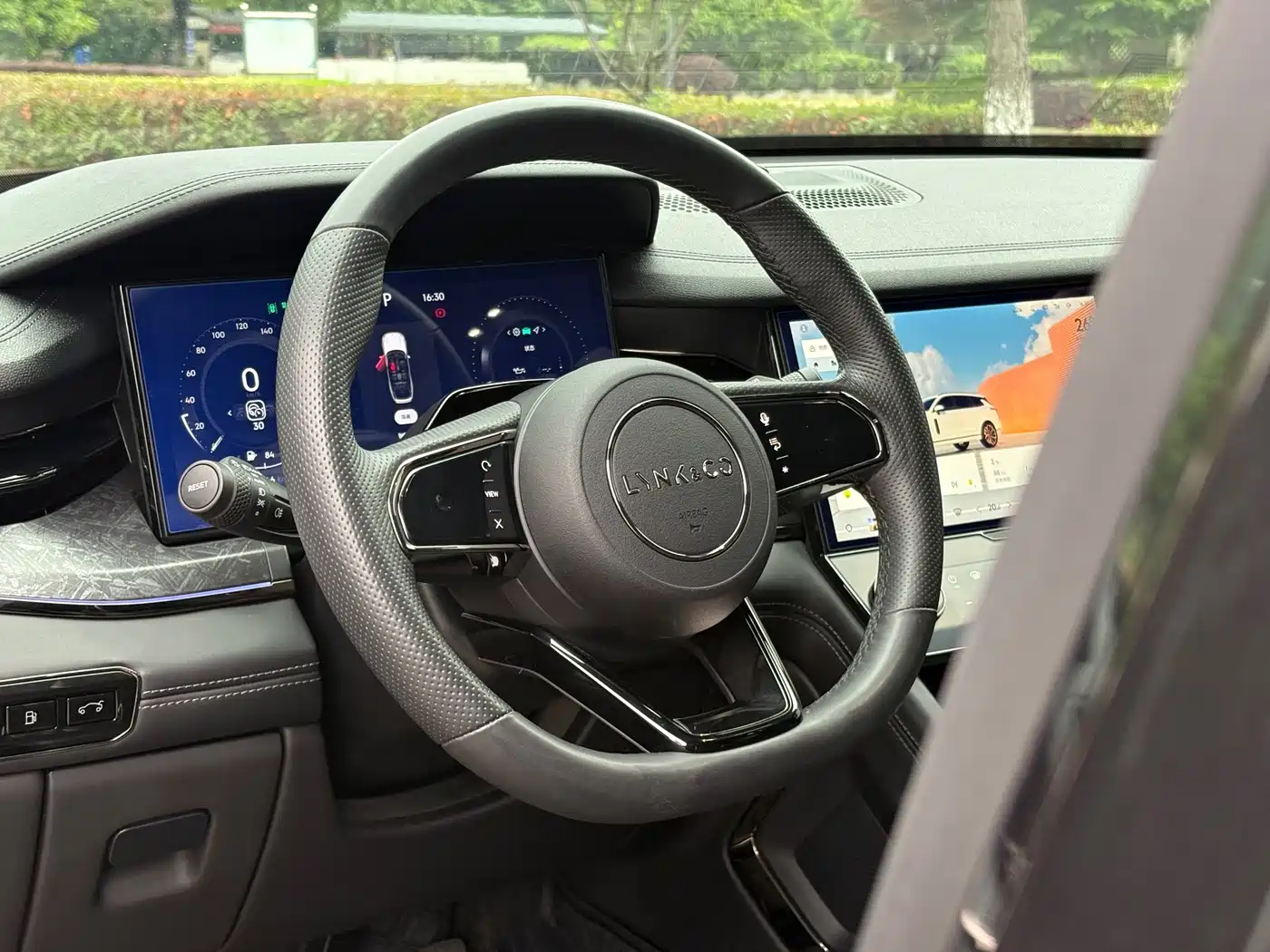 Lynk & Co 09 EM-P 2021 2.0T PHEV Ultra 6-seater фото 6