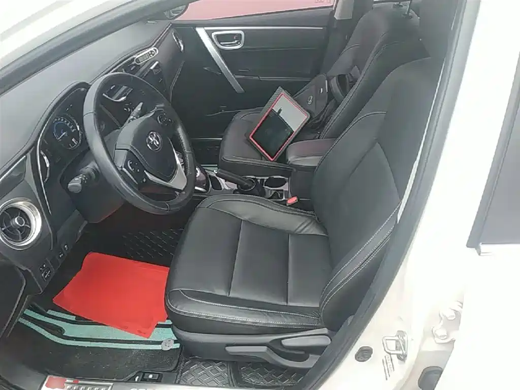 Toyota Corolla 2017 Facelift Hybrid 1.8L E-CVT Elite Edition фото 15