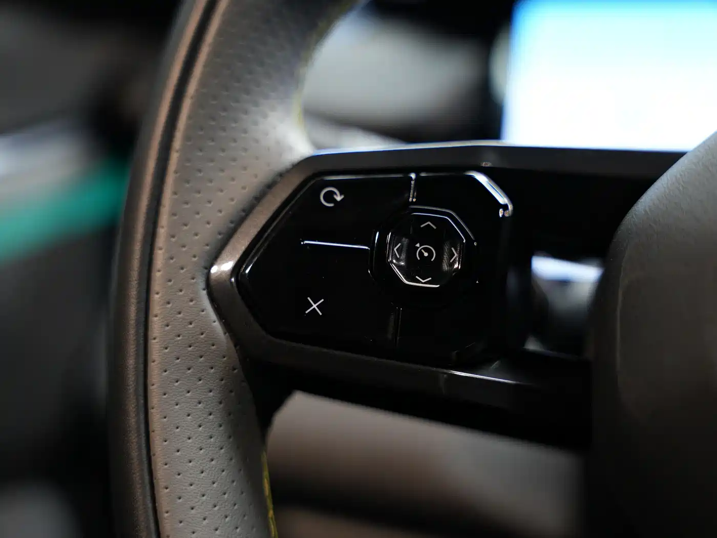Lynk & Co 08 EM-P 2023 220km 4WD Performance Halo фото 4