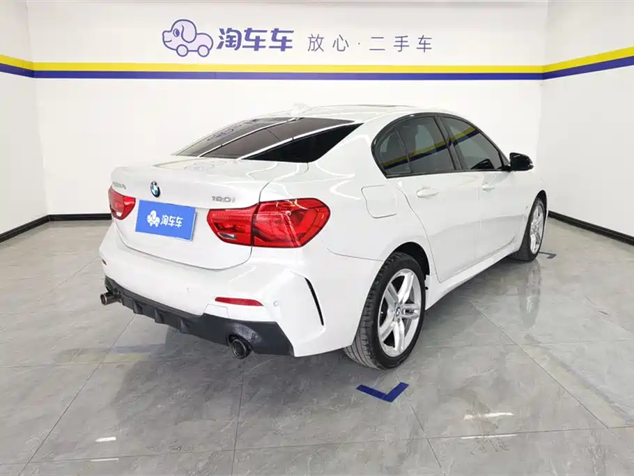 BMW 1 Series 2021 120i M Sport Shadow Edition фото 3