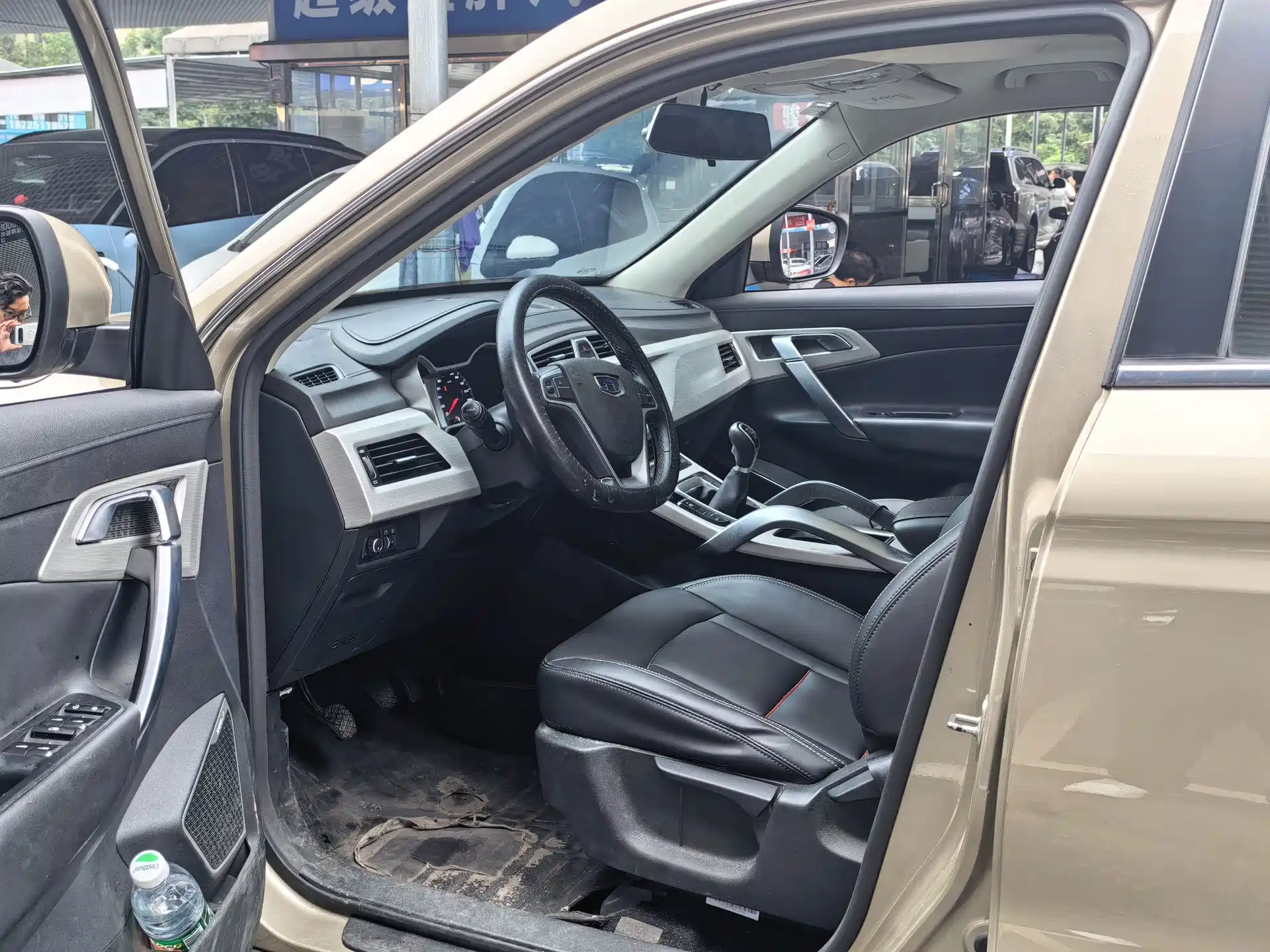 Photo 7 - Geely Atlas