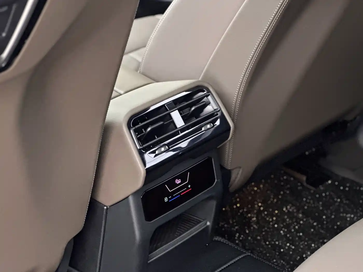 BMW 5 Series 2024 525Li M Sport Package фото 11