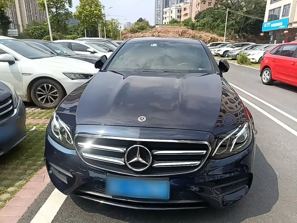 Фото 3 - Mercedes-Benz E-Class (Import)