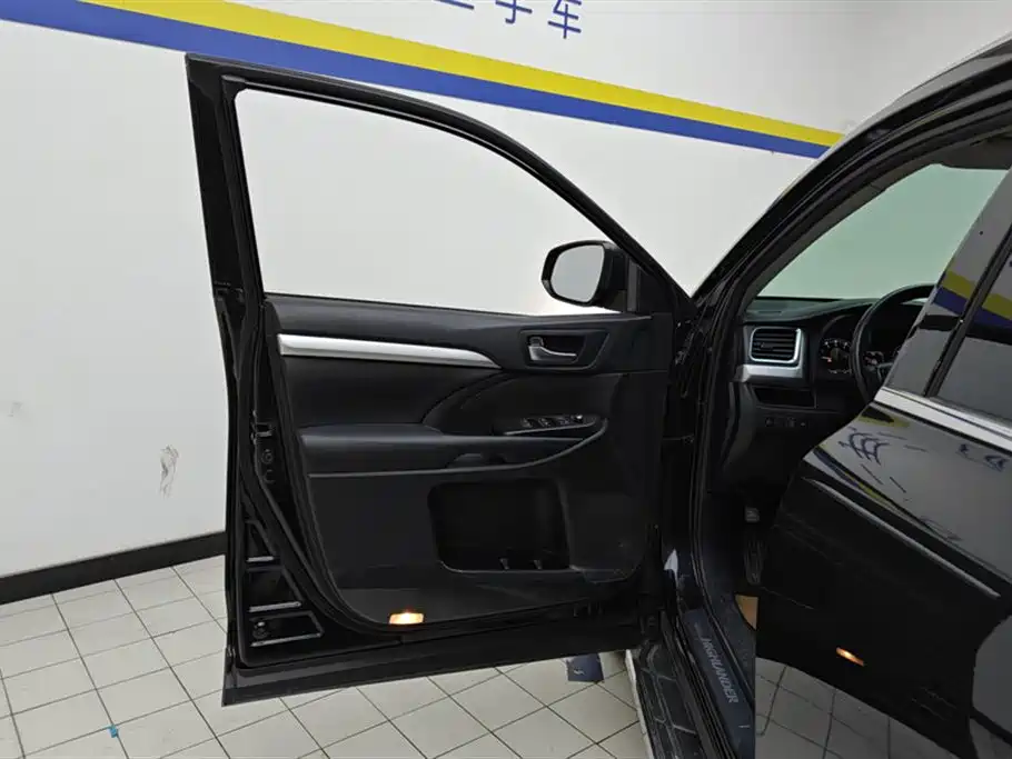Toyota Highlander 2021 2.0T AWD Luxury 7-Seater фото 7