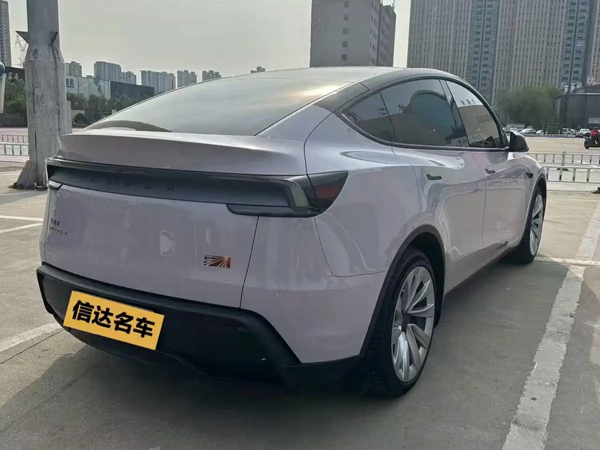 TESLA MODEL Y